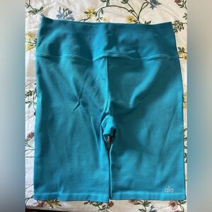 ALO blue splash seamless ribbed short